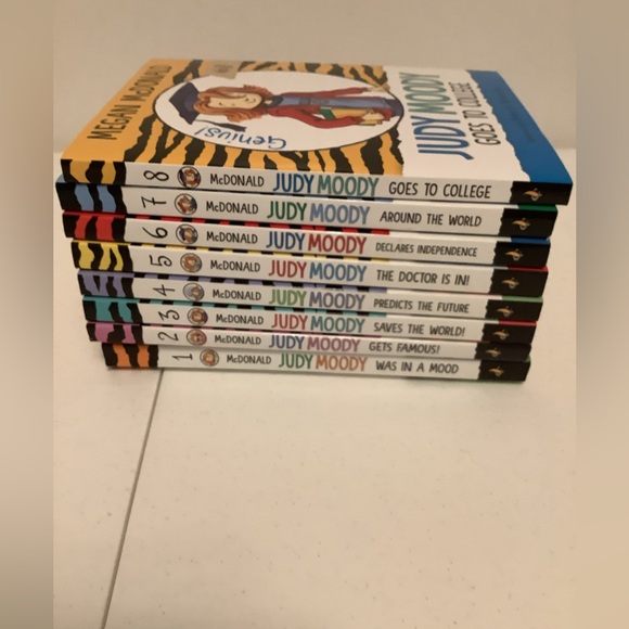 Books - Picture 2 of 5